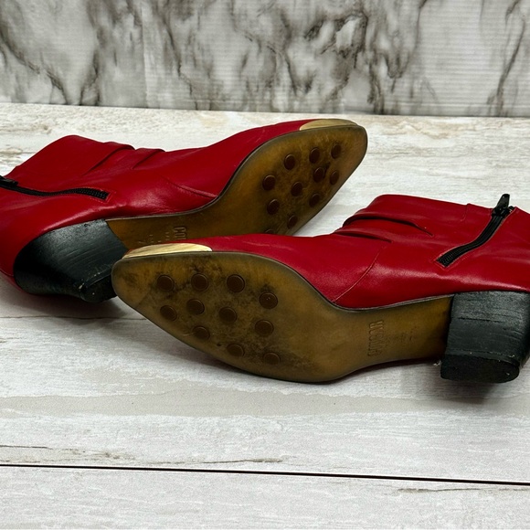Red Leather Boots Booties Gold Buckle Hardware Womens Size 7 1/2 Cougar Spain - Picture 2 of 11